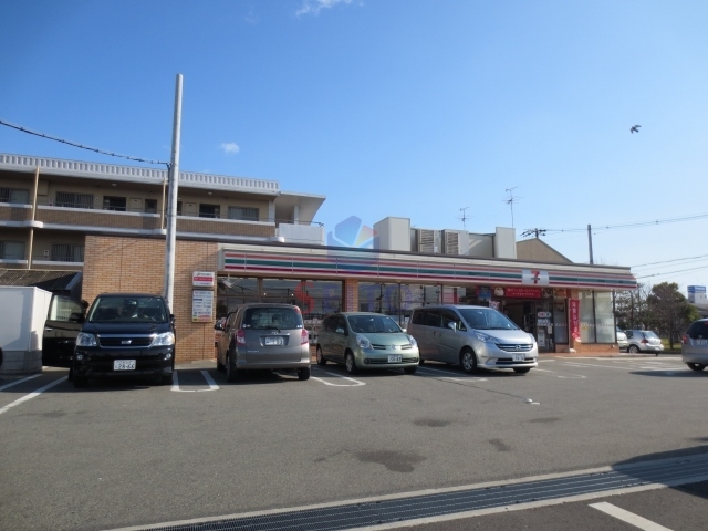 コンビニ　セブンイレブン豊中服部寿町３丁目店（コンビニ）まで429m