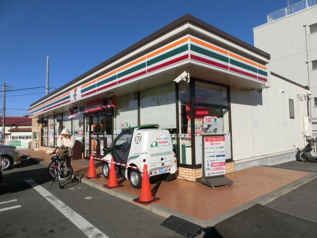 コンビニ　セブンイレブン（コンビニ）まで300m