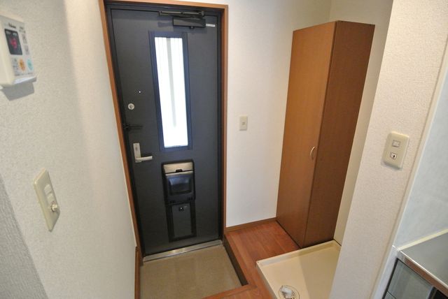 ラピュータC棟の玄関写真
