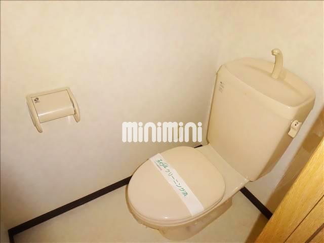 トイレ　トイレにコンセントあります。