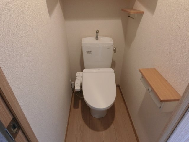 トイレ　他のお部屋の参考写真となります。