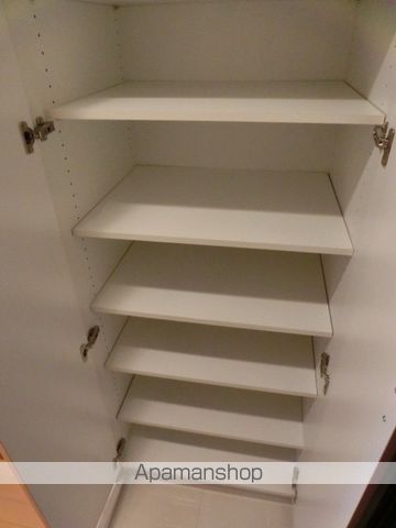 地下鉄御堂筋線 江坂駅 徒歩7分 10階建 築21年の玄関写真