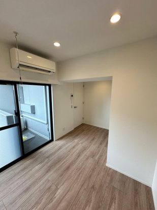 京急本線 戸部駅 徒歩4分 11階建 築8年の居間写真