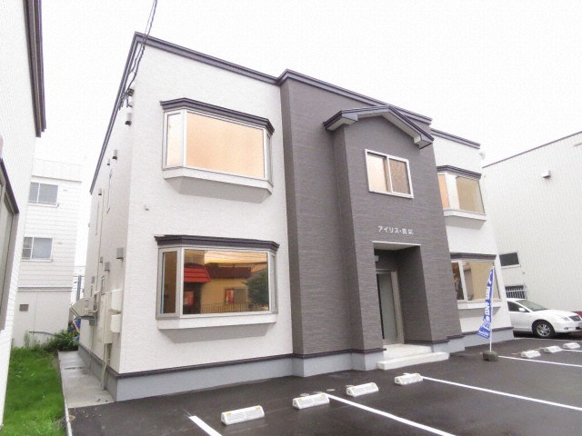 建物外観　★縦列２台付きのオススメ物件です★