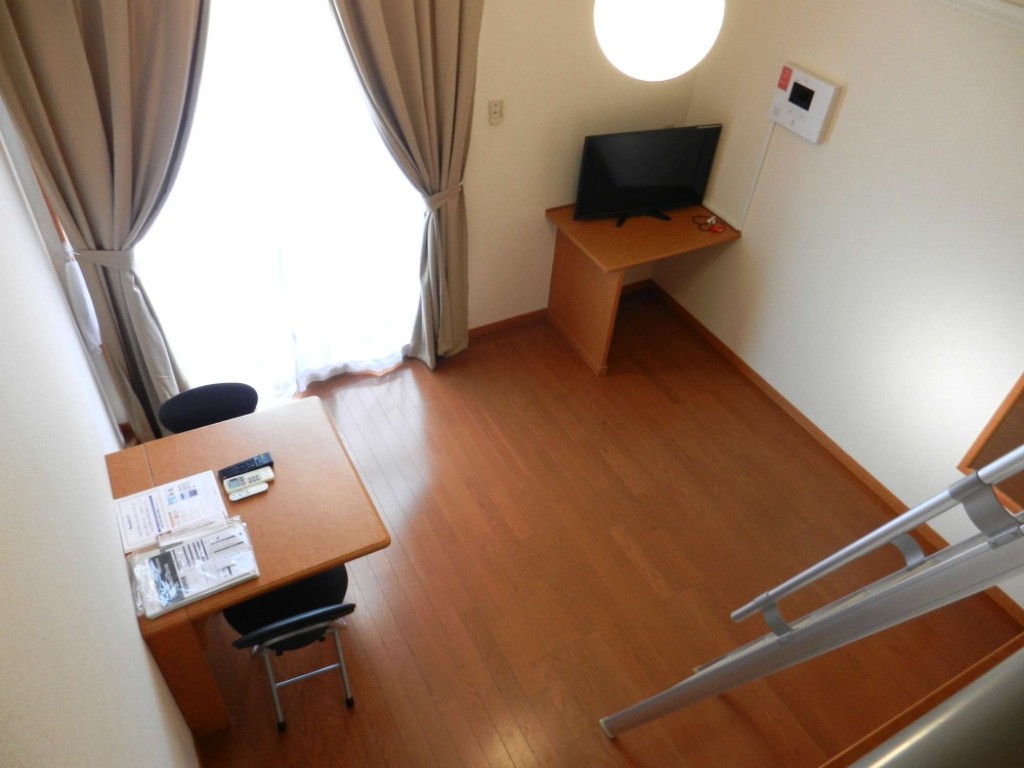 居室・リビング　明るいお部屋であこがれの一人暮らし