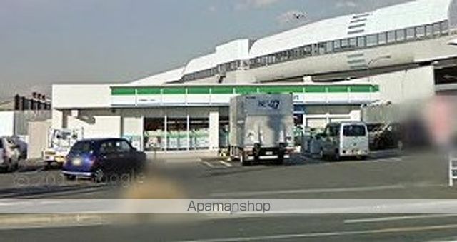 コンビニ　ファミリーマート（コンビニ）まで1251m