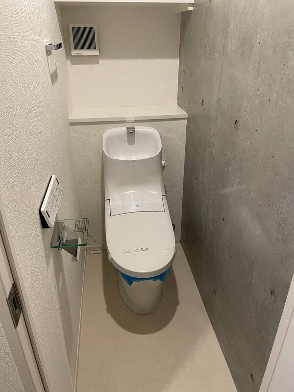 都営新宿線 曙橋駅 徒歩4分 3階建 築6年のトイレ写真