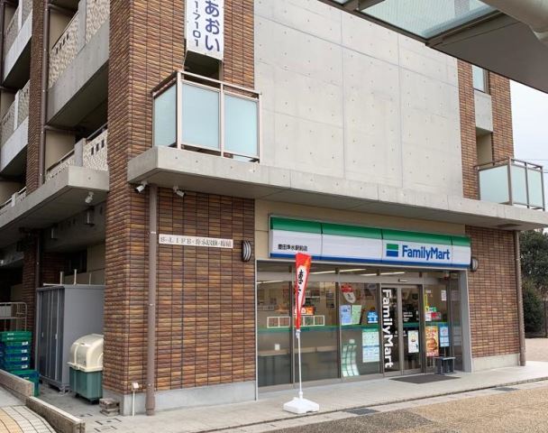 コンビニ　ファミリーマート（コンビニ）まで690m