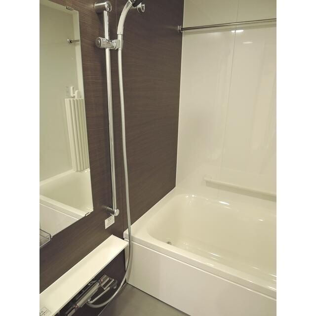 バス・シャワールーム　コンパクトで使いやすいお風呂です