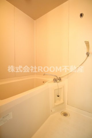 バス・シャワールーム　コンパクトで使いやすいお風呂です