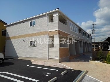 橋本市高野口町向島のアパートの建物外観