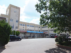 中学校　秋田市立秋田西中学校（中学校）まで329m