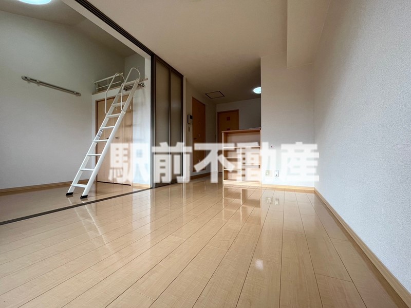 居室・リビング　※同物件別部屋の参考写真・現況優先