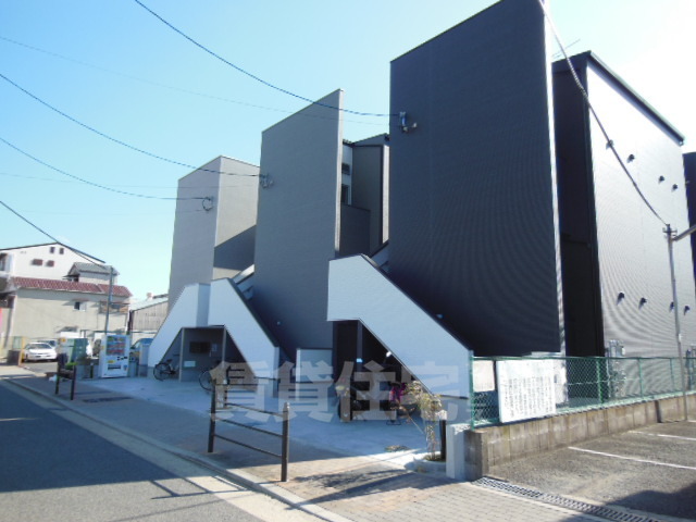 大阪市住之江区御崎のアパートの建物外観