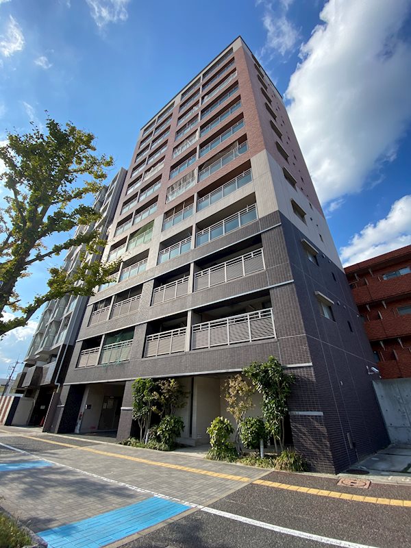 福岡市中央区地行のマンションの建物外観
