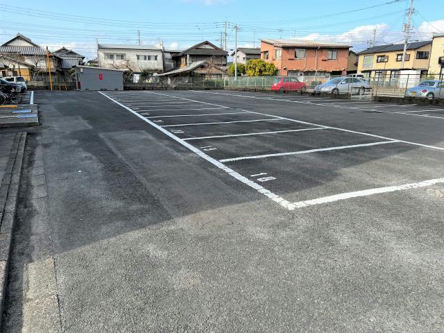 【井上マンションの駐車場】