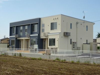 能美市浜町のアパートの建物外観