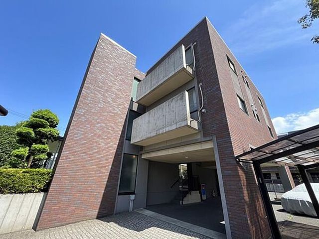 【栗山ヴィレッジ七番館の建物外観】