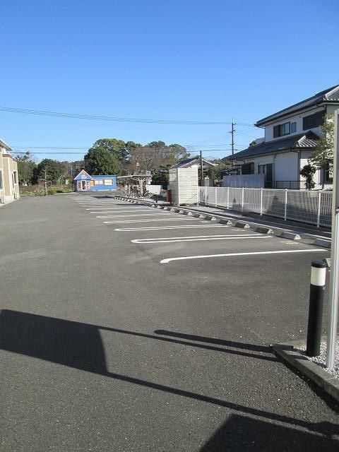 【里野香　東館の駐車場】