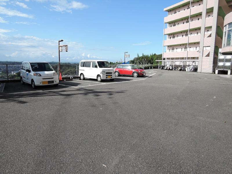 【カレッジタウンＫＯＫＵＳＡＩの駐車場】