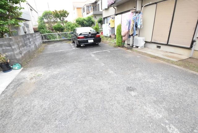 【八王子市川口町のアパートの駐車場】