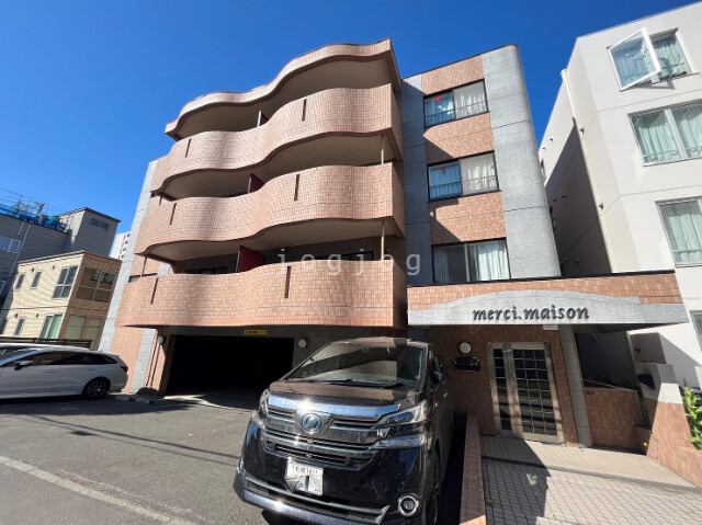 札幌市豊平区豊平二条のマンションの建物外観