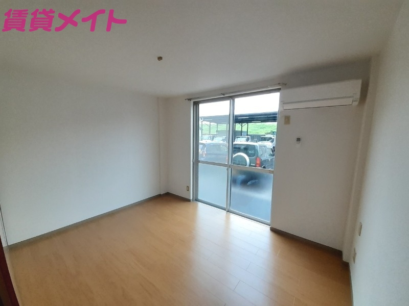 居室・リビング　反転タイプ参考写真