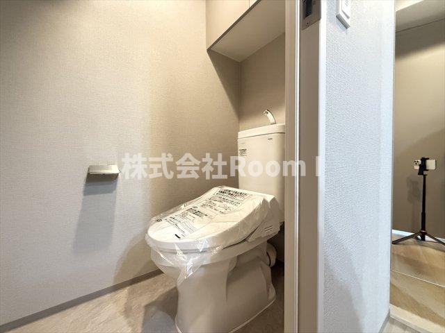 トイレ　落ち着いた色調のトイレです
