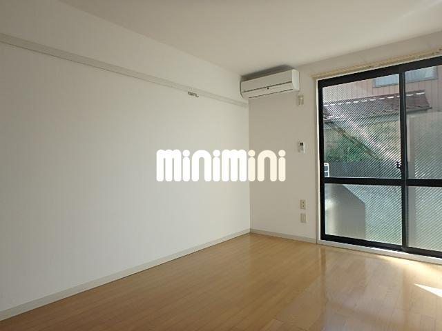 居室・リビング　角部屋なので二面採光となっております。