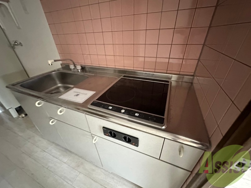 キッチン　キッチンにはコンロが設置済みですぐに料理ができます。