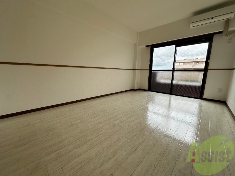 その他部屋・スペース　別角度からの洋室です。日当たりもバッチリです。