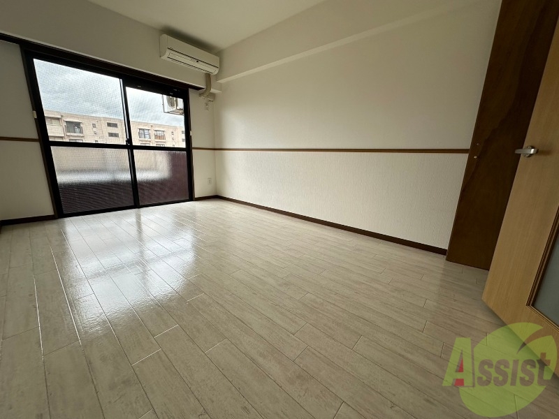 居室・リビング　日当たりも良く、広々としたお部屋でゆったり休めます。