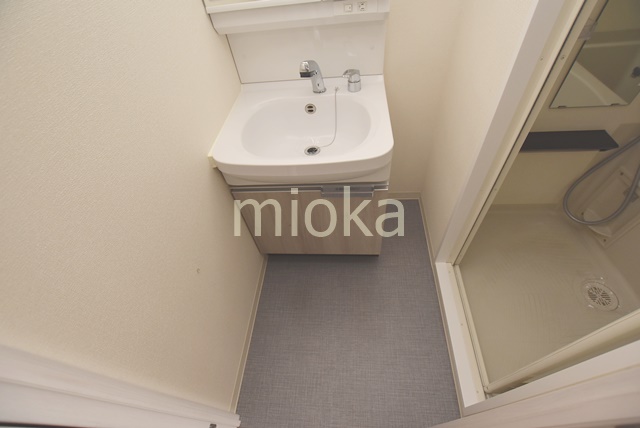 洗面設備　スペースが確保できる洗面所です