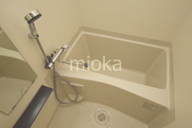 バス・シャワールーム　落ち着いた空間のお風呂です