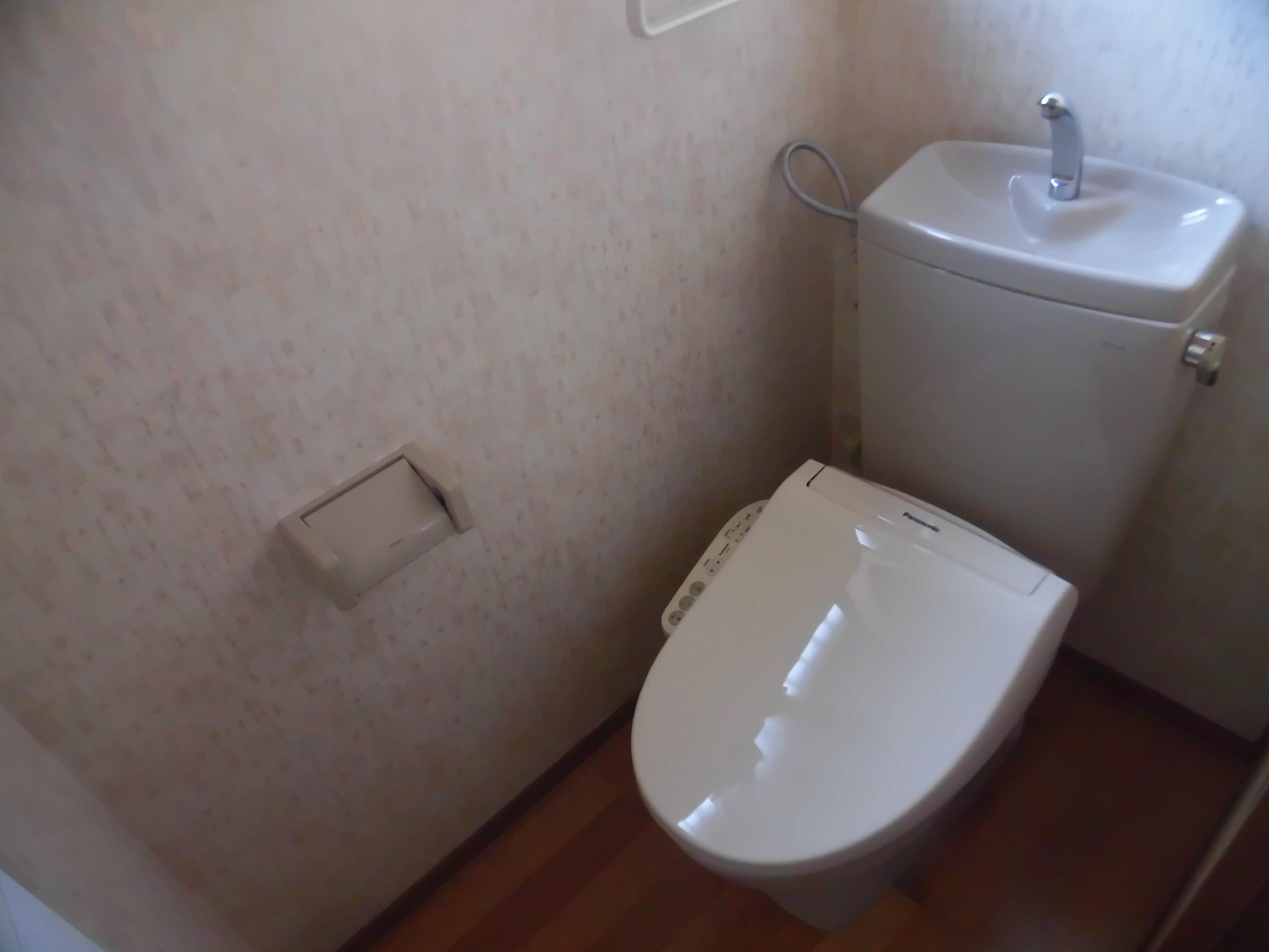 トイレ　温水洗浄便座付き