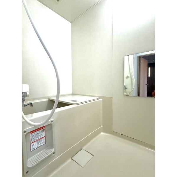 バス・シャワールーム　コンパクトで使いやすいお風呂です