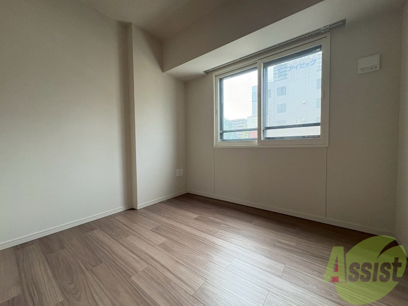 その他部屋・スペース　こちらのお部屋は光が差し込む、温かみのあるお部屋です。