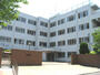 中学校　高槻市立川西中学校（中学校）まで724m