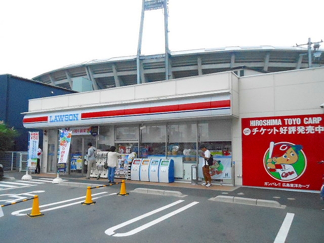 コンビニ　ローソン広島南蟹屋二丁目店（コンビニ）まで270m