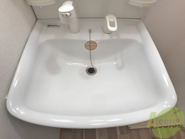 洗面設備　洗髪洗面化粧台なので朝の身支度もスムーズですね。