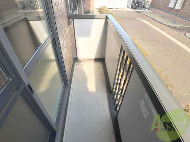 バルコニー　お天気のいい日はバルコニーで洗濯物も干せますよ。