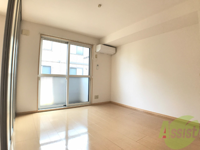 居室・リビング　明るい光が差し込む素敵なお部屋ですね～。