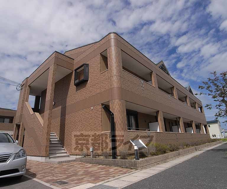 建物外観　南東向きで日当たりはご覧の通り