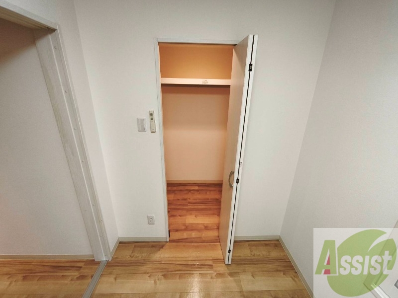 収納　クローゼットは奥行きもあり、荷物が多い方でも安心です。