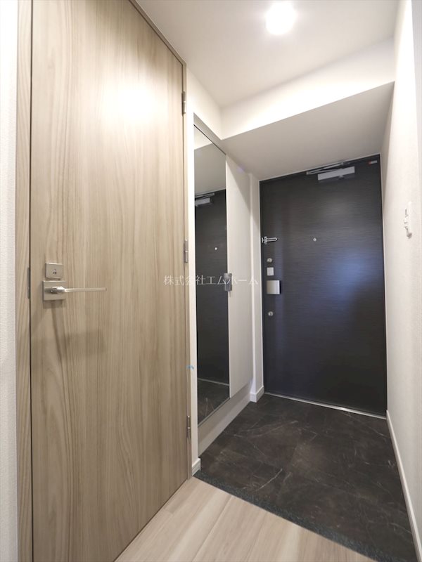 玄関　玄関　シューズボックス充実しています