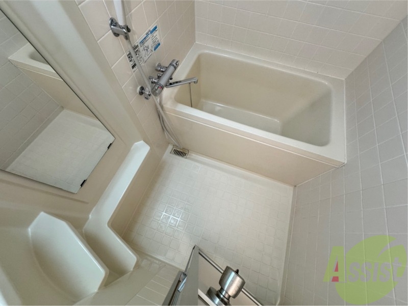 バス・シャワールーム　お風呂になります。一日の疲れを癒してくださいね。