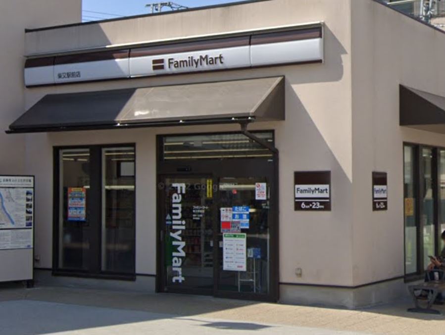コンビニ　ファミリーマート（コンビニ）まで1040m