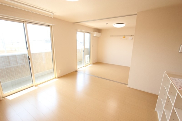 居室・リビング　日あたり良好、団らんスペース