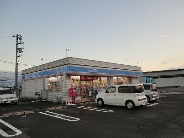 コンビニ　ローソン（コンビニ）まで700m