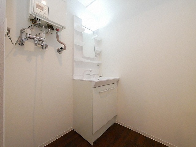 洗面設備　シャワードレッサー付きです！